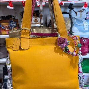 Coach Vintage Soho 1998 Yellow Leather Tote Bag in excellent condition clean